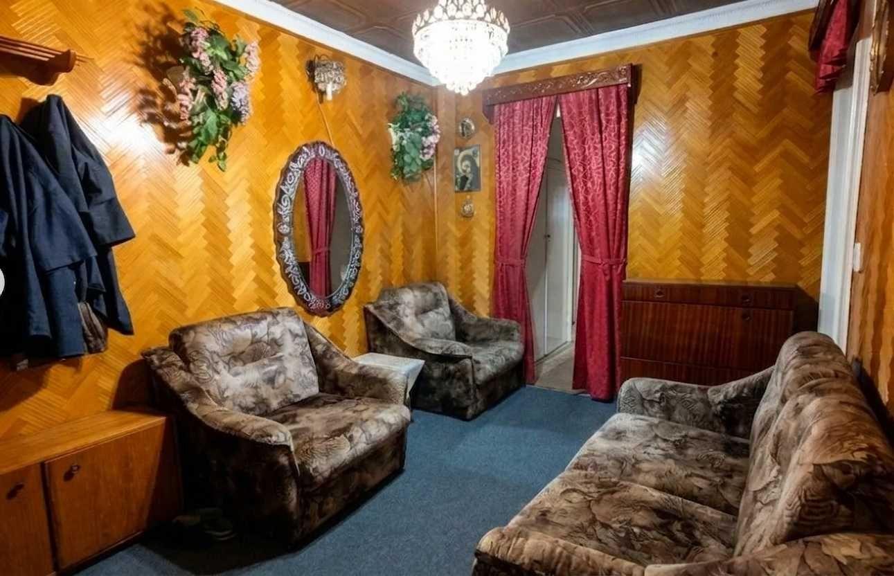 Vànd apartament spatios la etajul 1, confort 1, 4 camere decomandate (optiune a 5-a), bucàtarie, 2 bài, balcon mare, pivnità