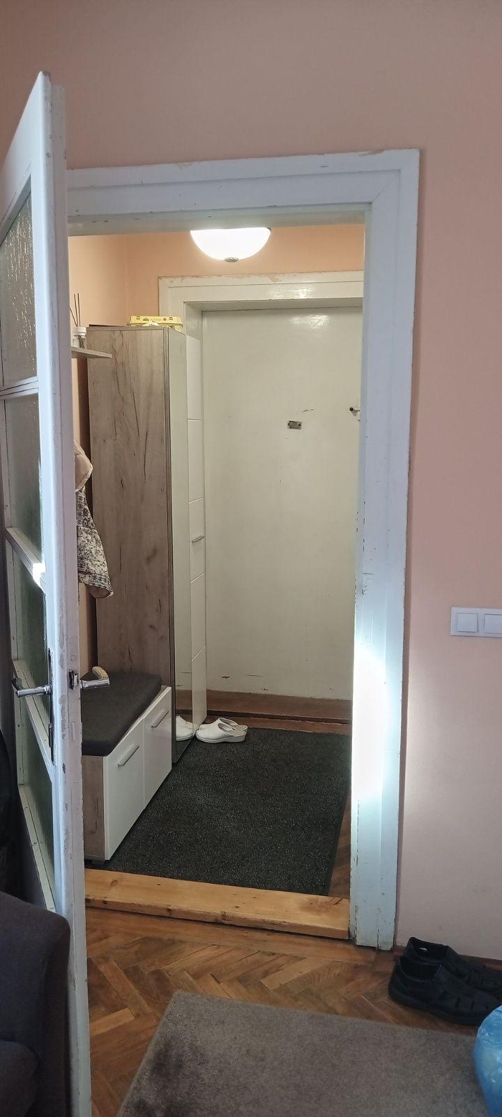 Vând apartament la casă zona istorică - imagine 1