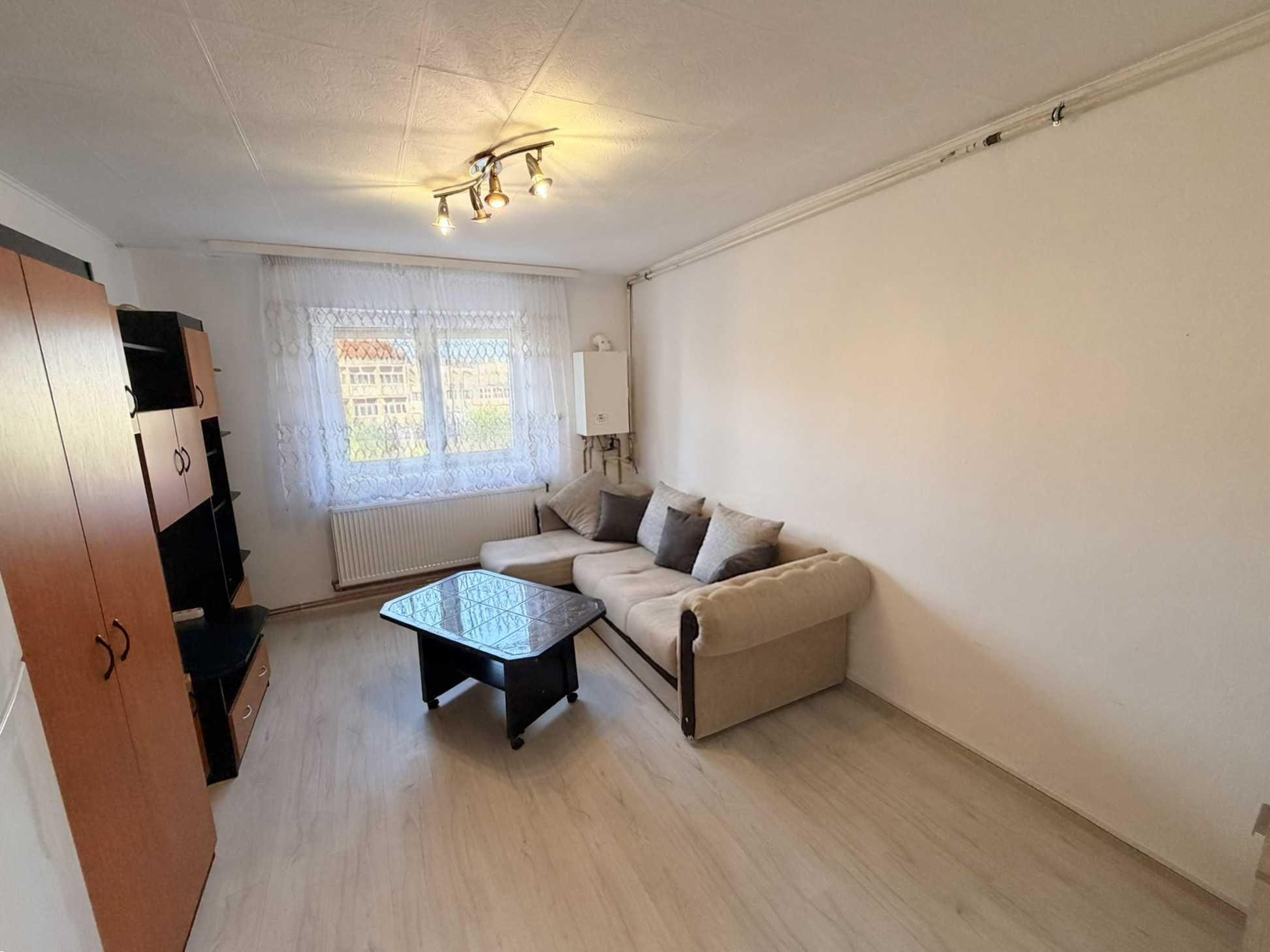 Închiriez garsonieră Vasile Aaron | Etajul 2, mobilată, utilată - disponibilă imediat