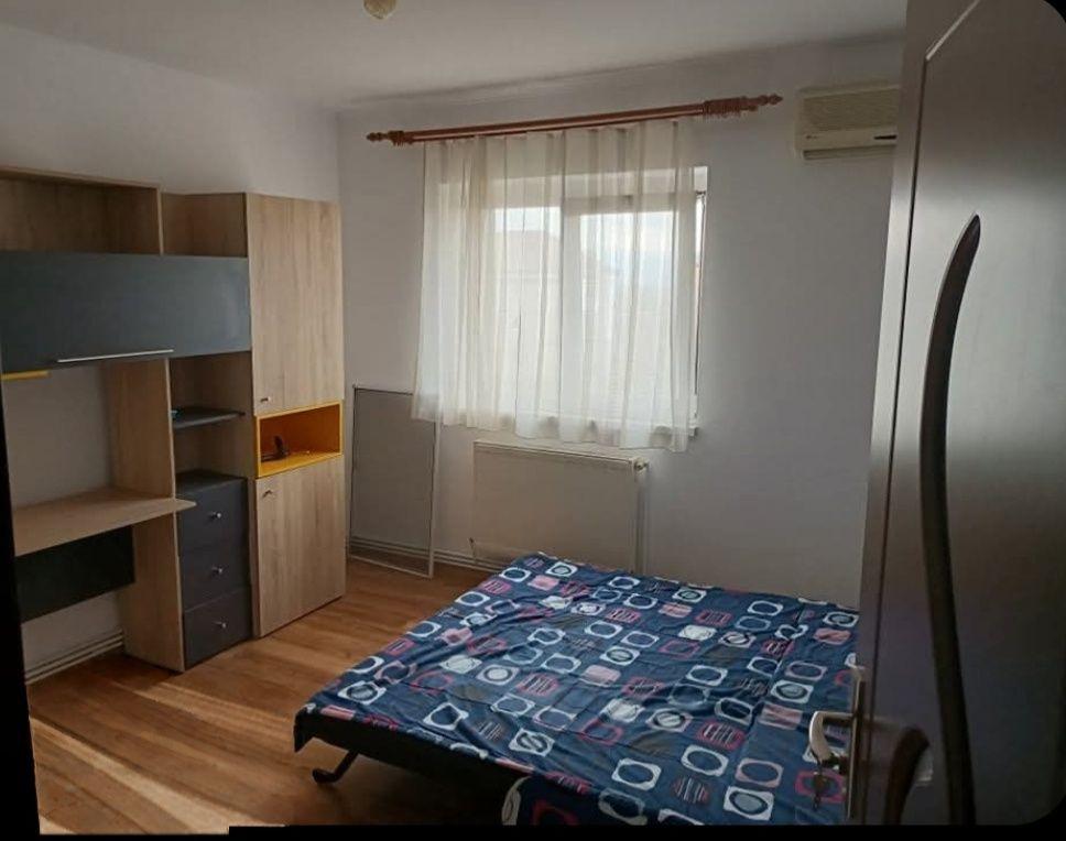 Închiriez cameră într un apartament de două camere decomandat in ștrand