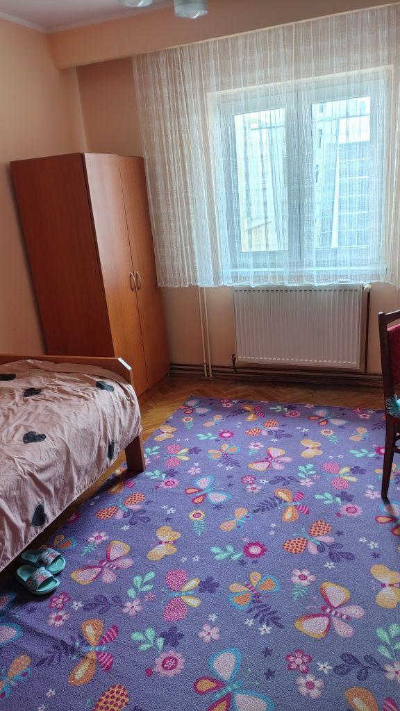 Colegă de apartament