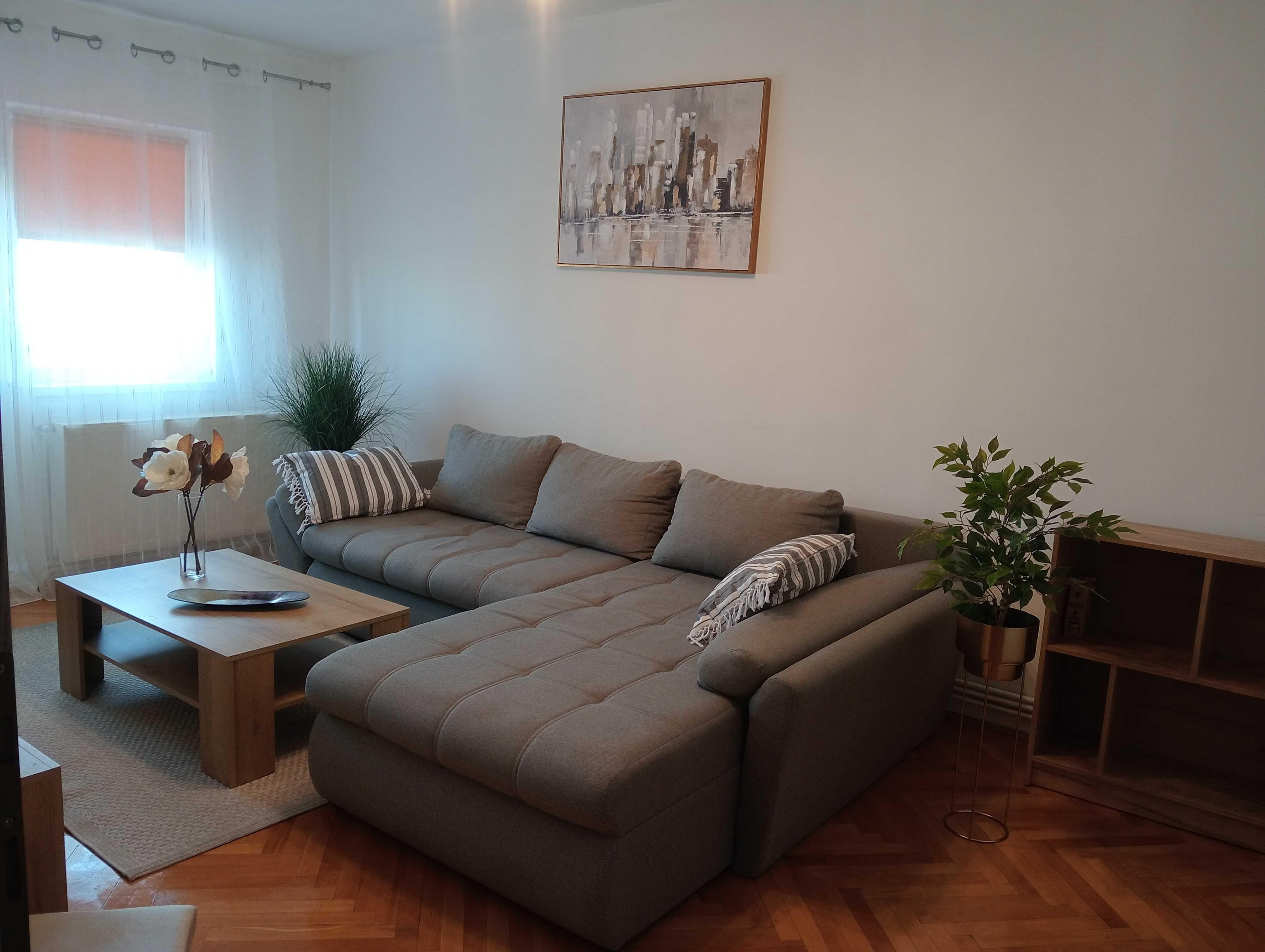 PROPIETAR ,Închiriez apartament 3 camere ,str Școala de Înot, preț 500 euro