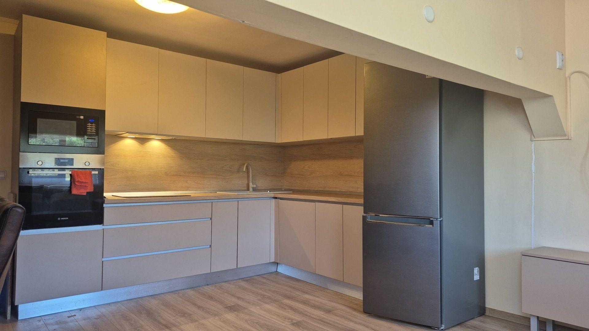 Inchiriez apartament cu 3 camere