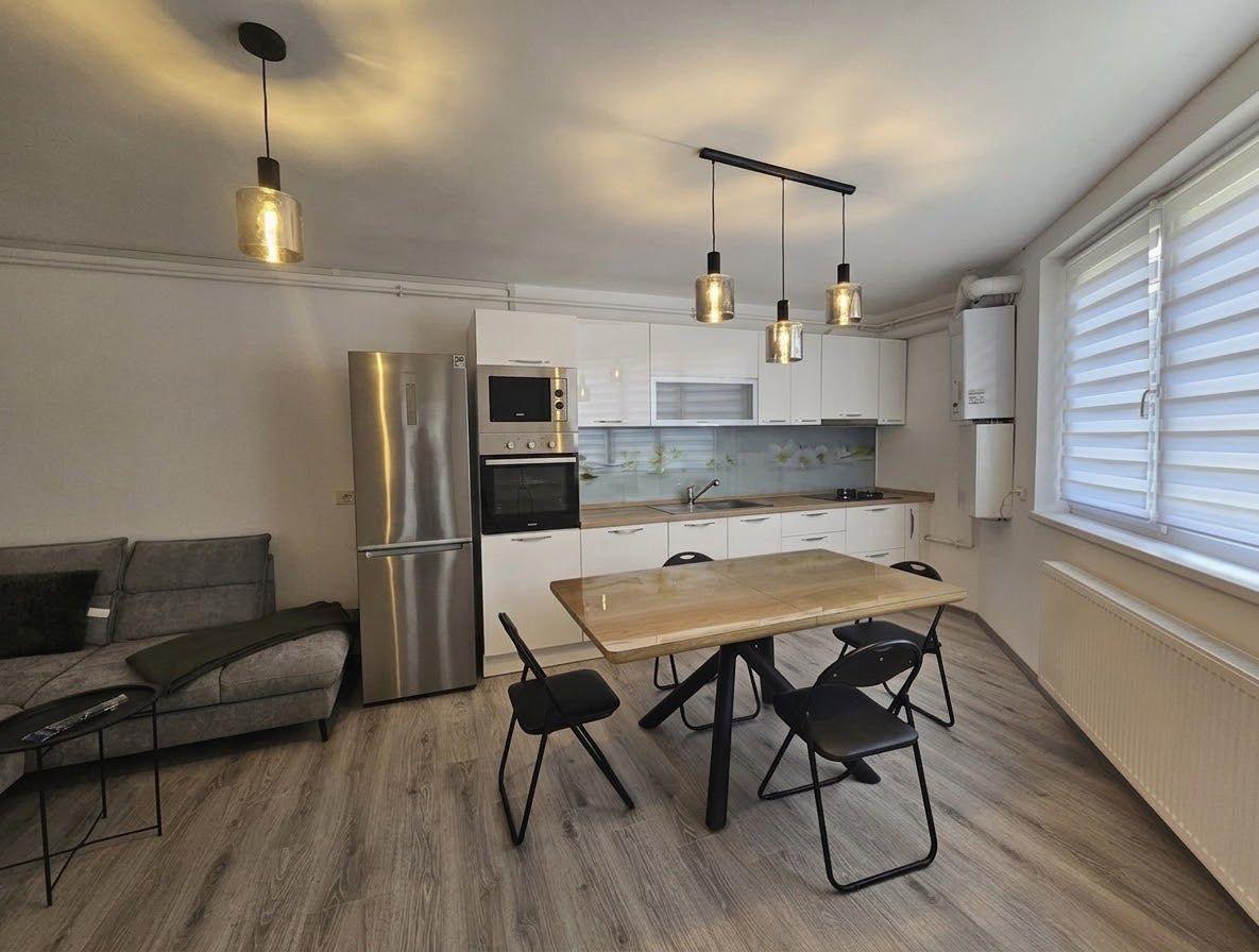 3 camere, 2 băi – Prima închiriere | Parcare privată | Gară