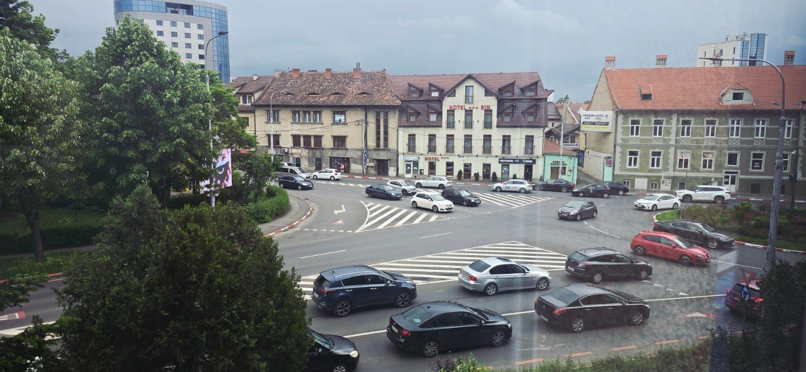 Închiriez apartament 3 camere zona poliție dumbrava