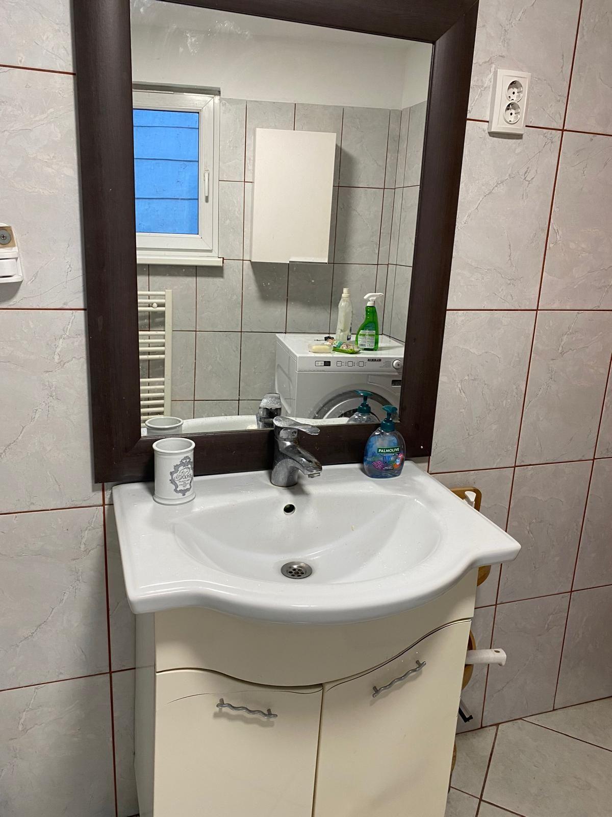 Garsoniera mare, de inchiriat pe Zamca