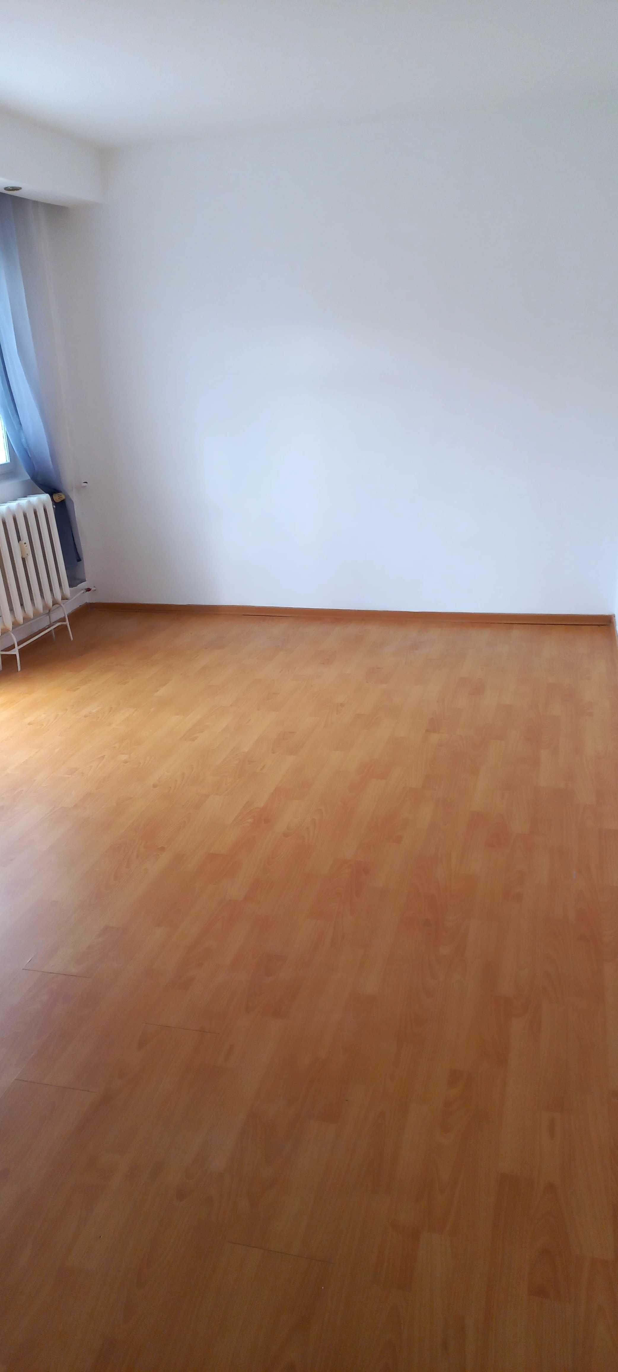 Inchiriez apartament