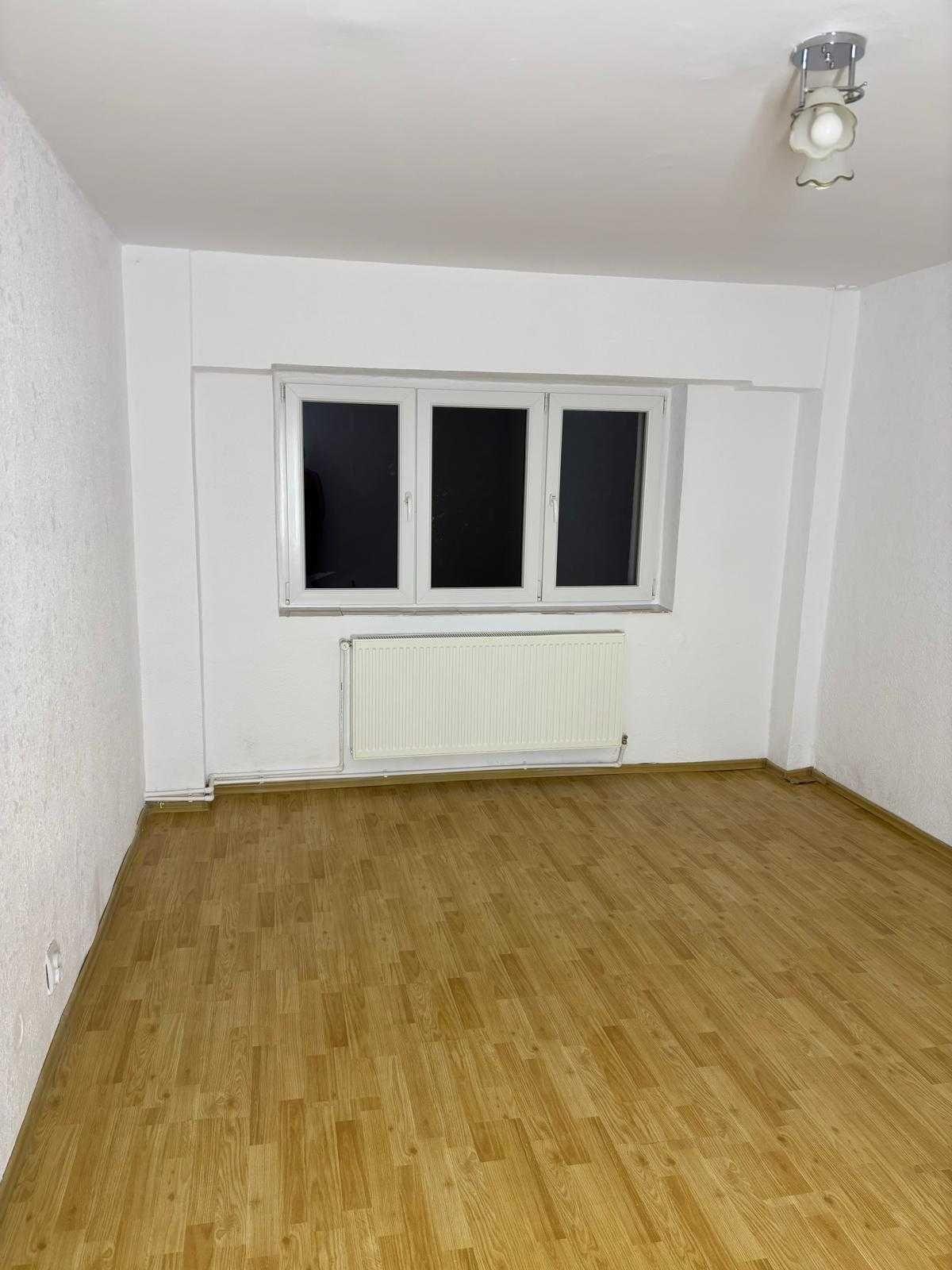 Inchiriez Apartament 3 camere zona Obcini