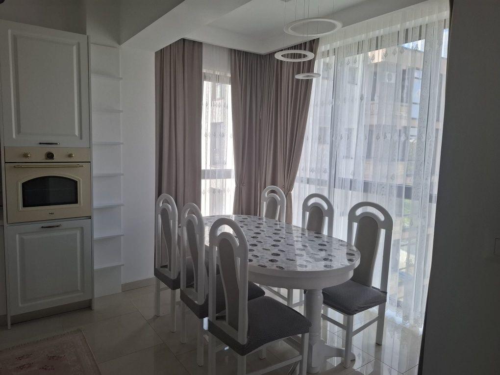 Închiriez apartament cu trei camere în bloc nou mobilat si utilat - imagine 1