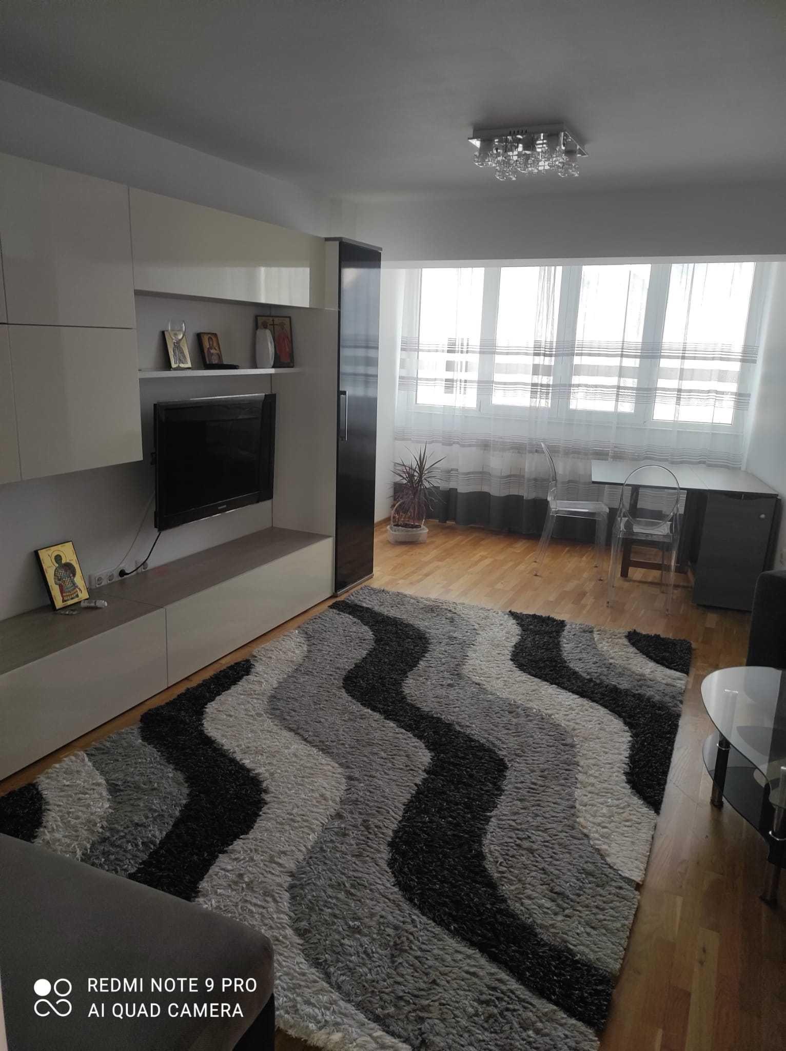 Închiriez apartament 3 camere