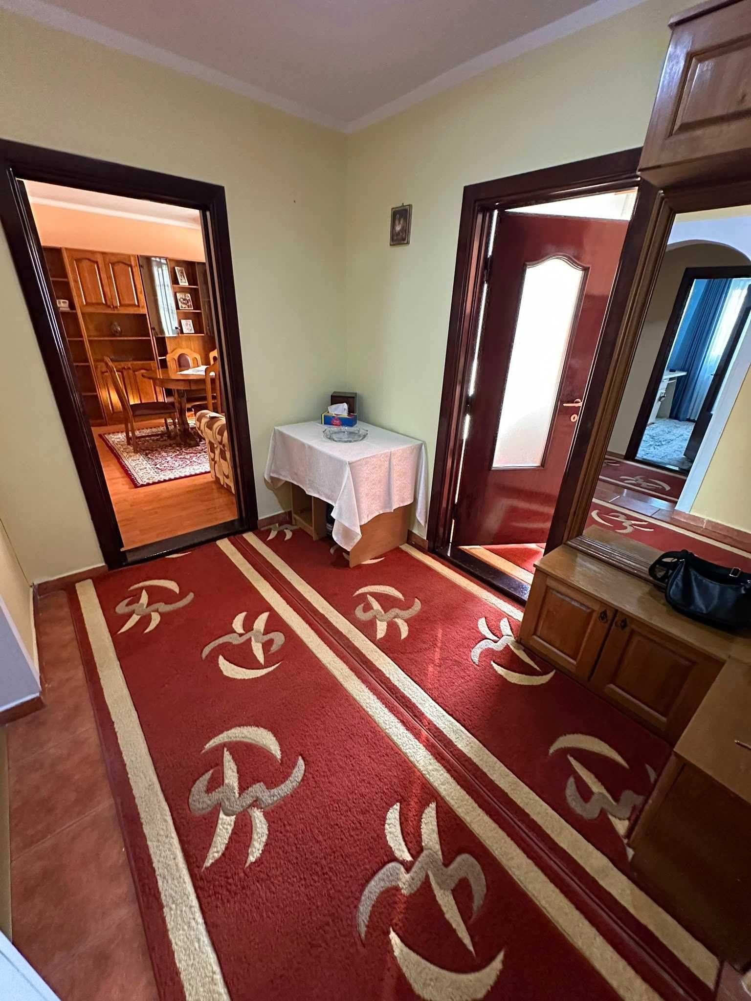 Apartament de închiriat, 3 camere, cartierul George Enescu, Suceava