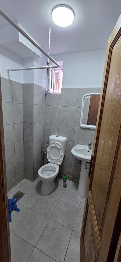 garsoniera de vanzare cu baie - imagine 1