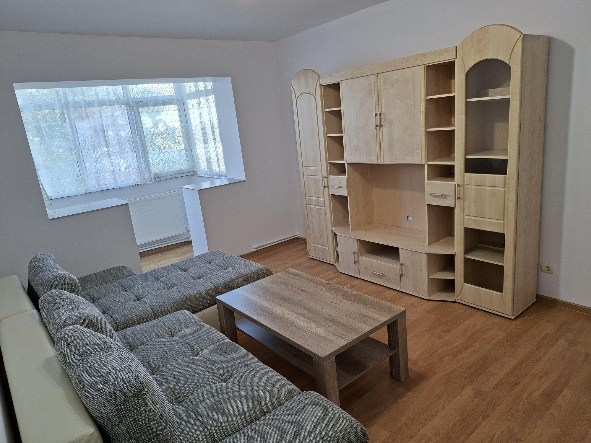 Vand apartement in zona Primăverii