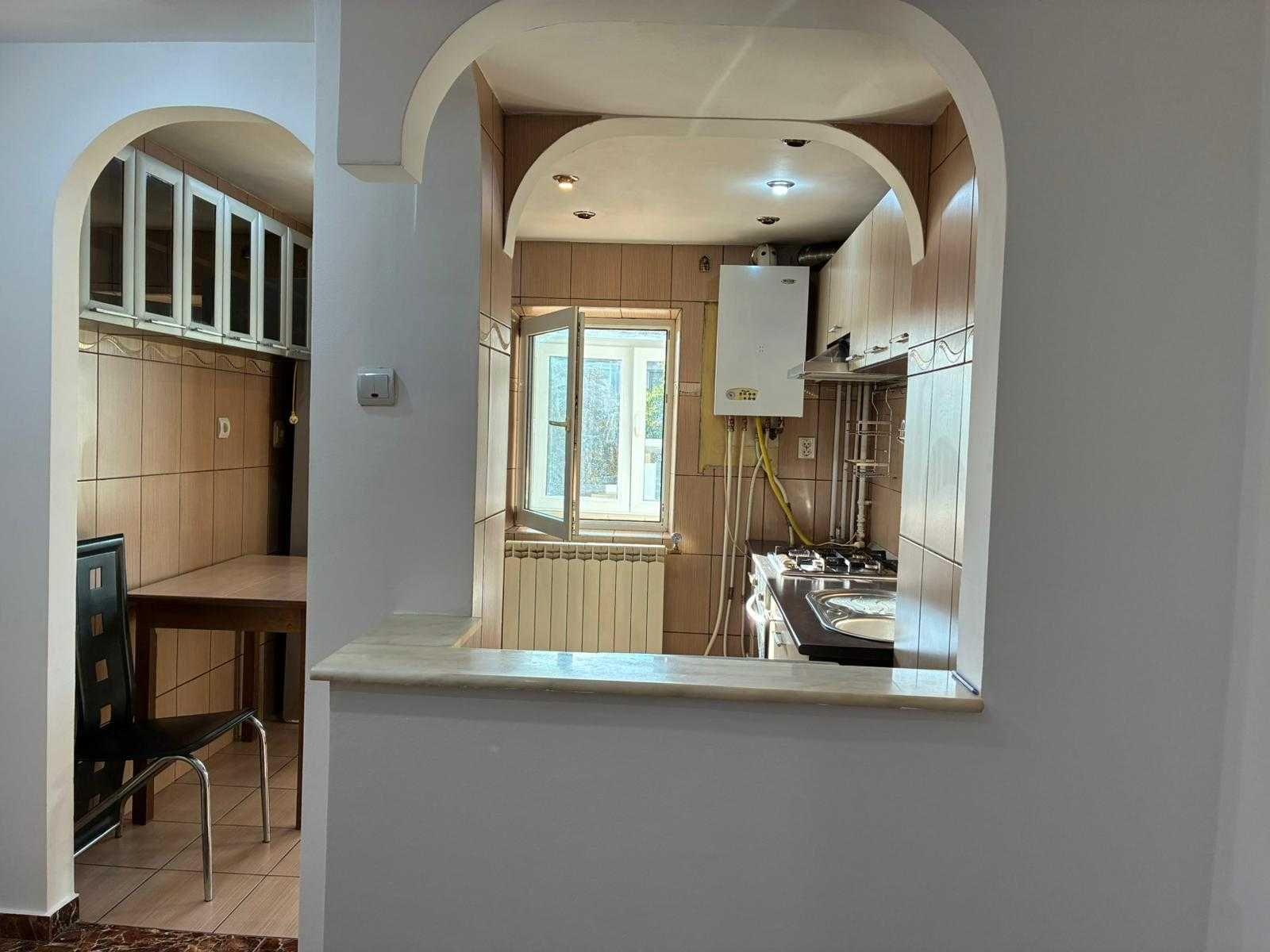 Vand apartament 2 camere decomsndat