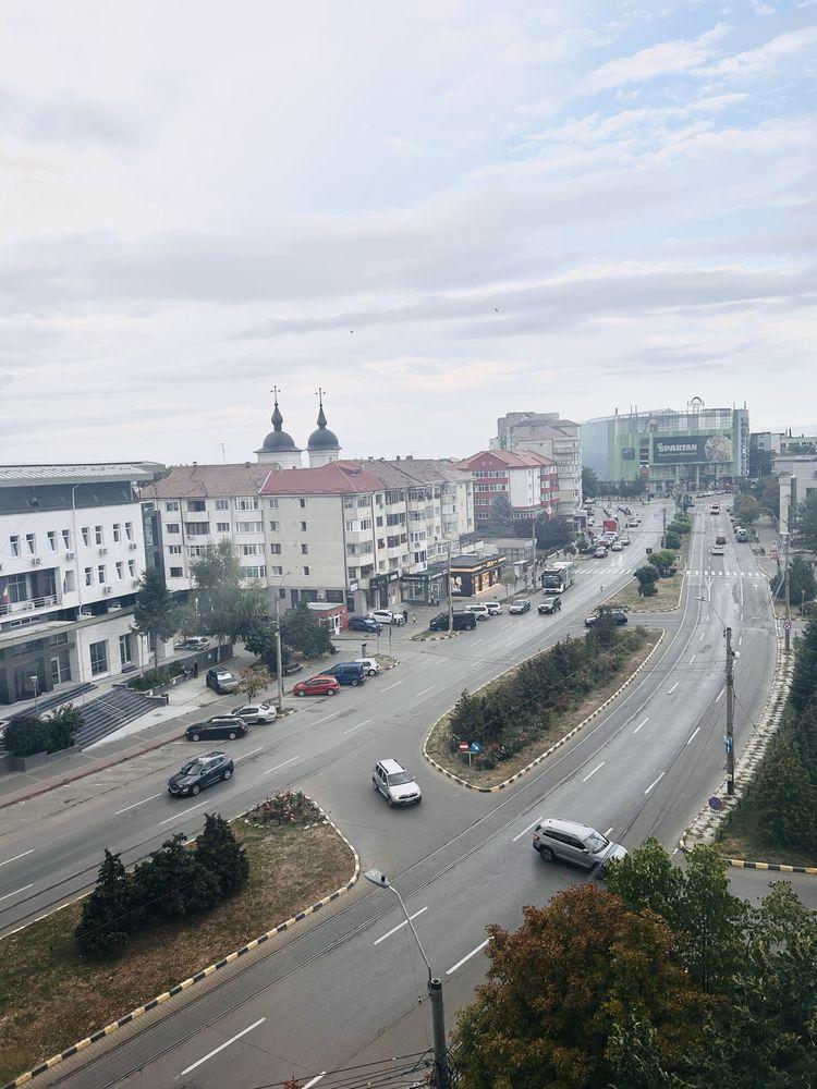 Vand apartament 4 camere ultracentral sau schimb doar cu spatiu comercial - imagine 1