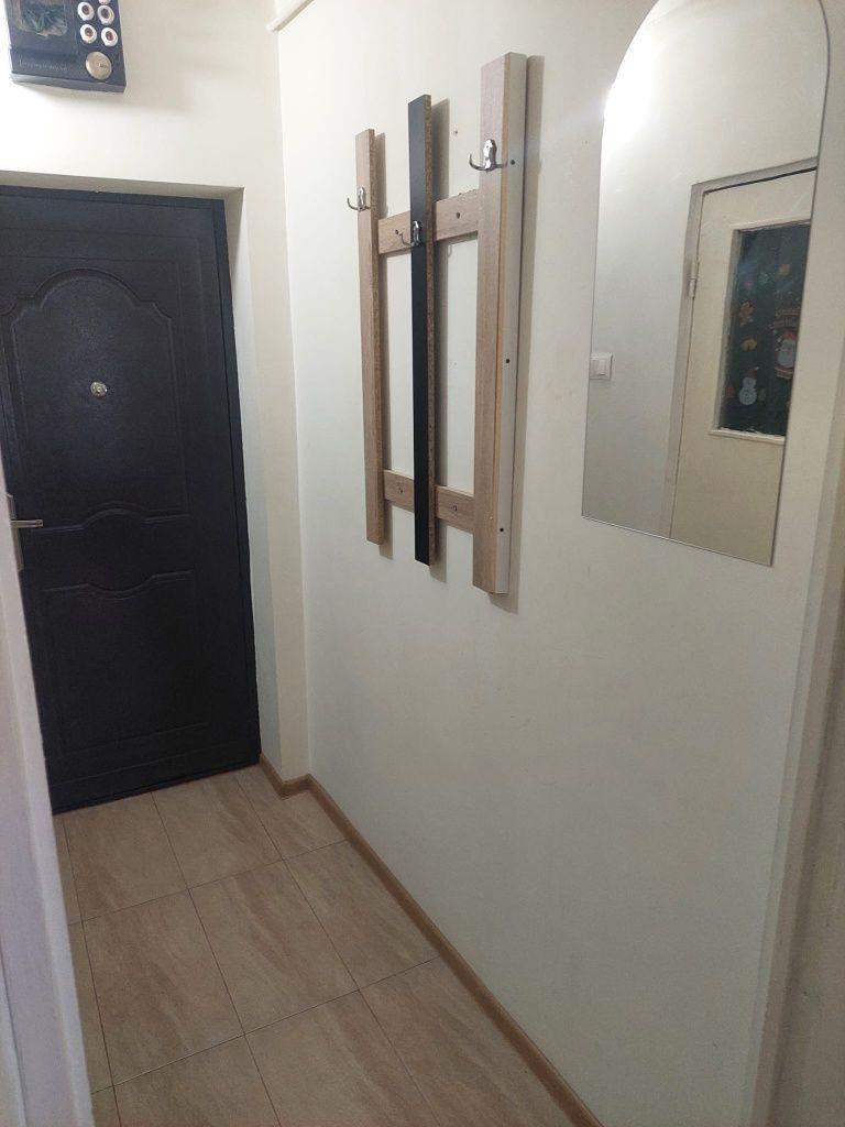 Închiriez apartament