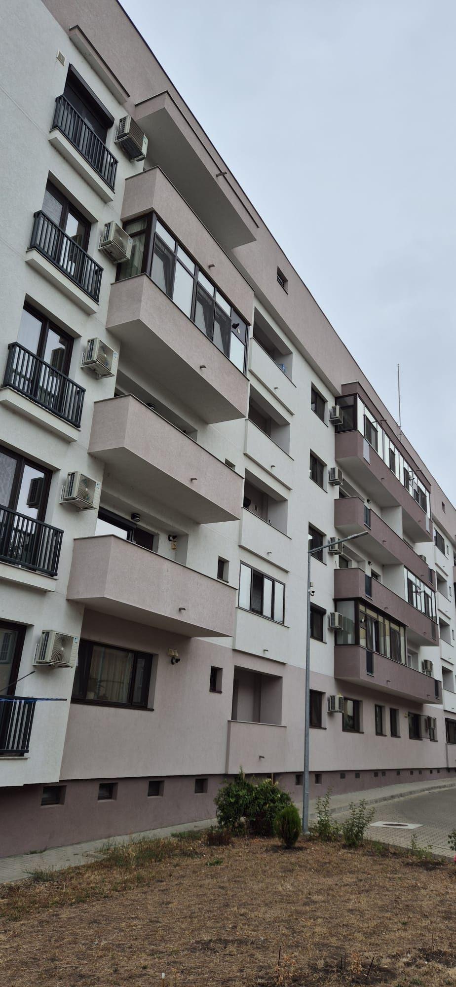 Inchiriez apartament 2 camere cu living + bucatarie open spice Imparat Traian , bloc nou, loc de parcare  si boxa de depozitare.