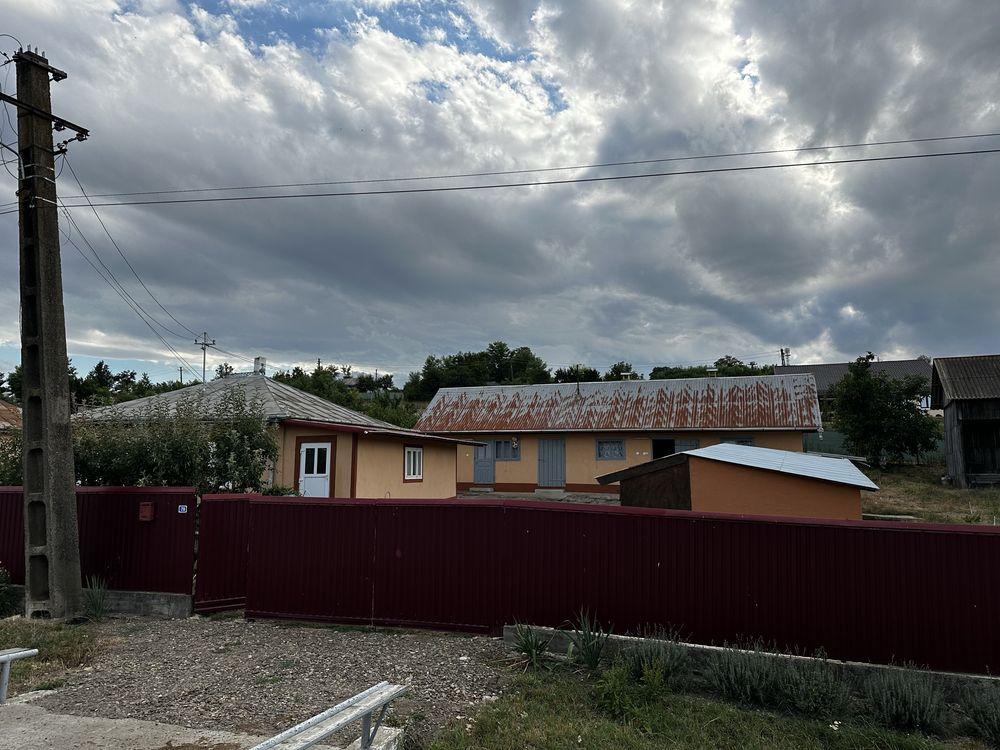 Casă-Gospodarie-locuibilă cu 3 cam+ 2 anexe +1700mp teren in sat Mănăstireni la 15km de BT! - imagine 1