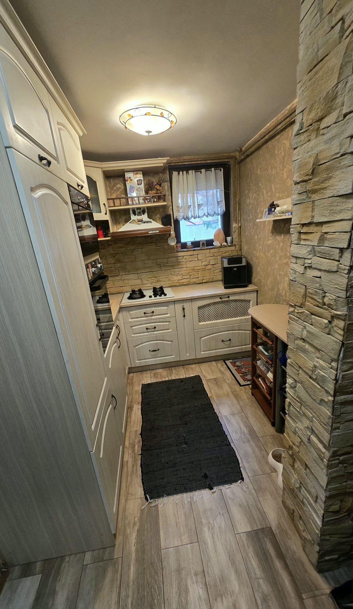 Aparat 2 camere parțial mobilat