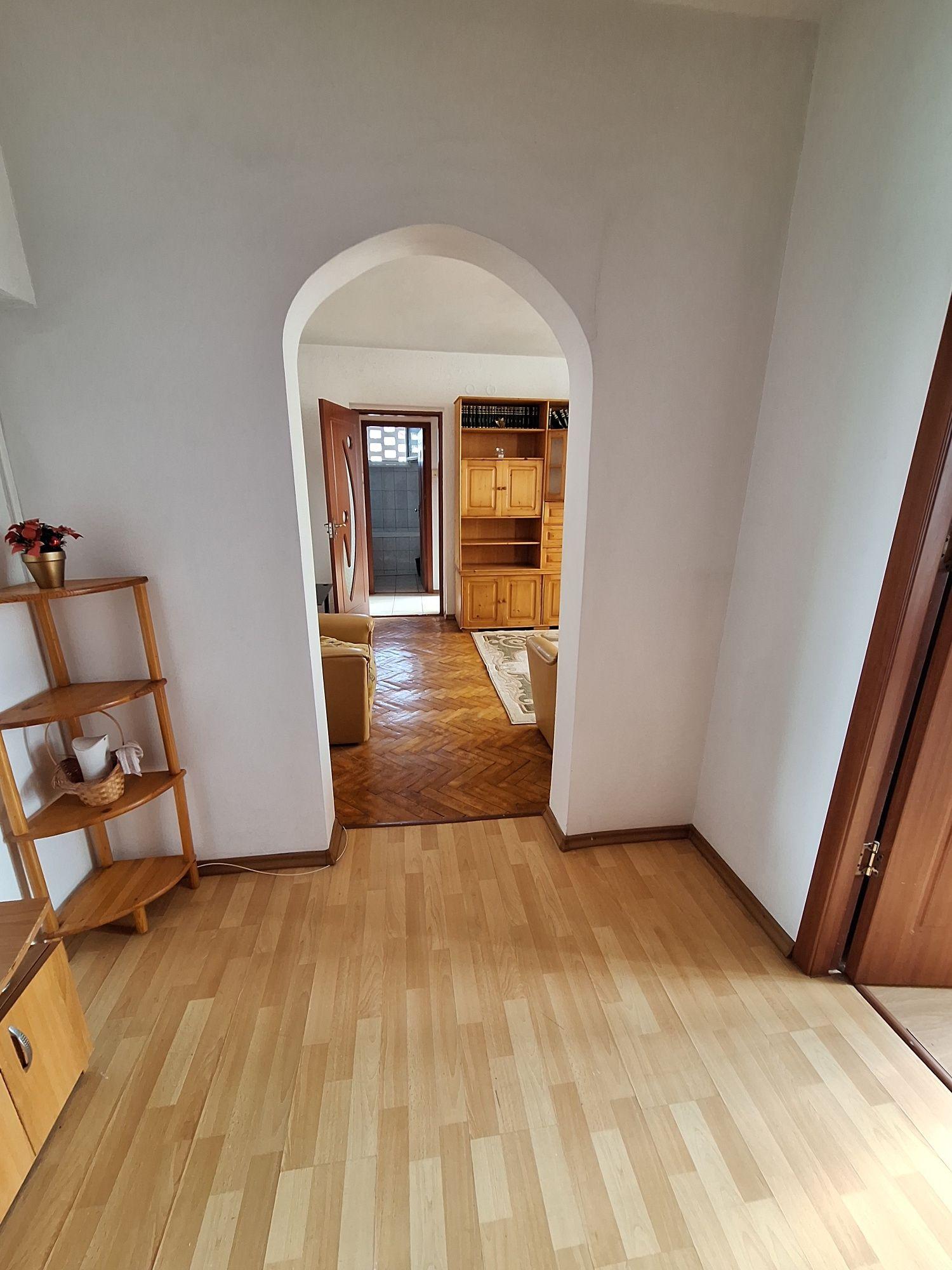 Închiriez apartament 2 camere ultracentral Piatra Neamț