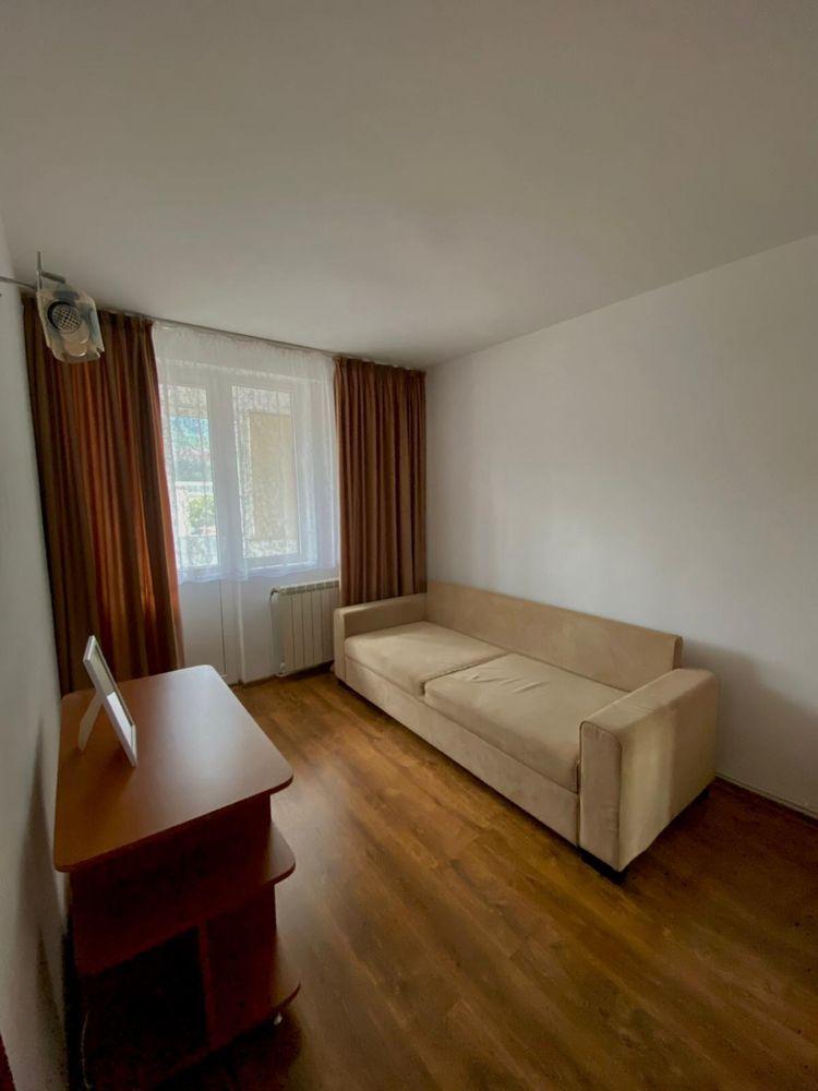 Inchiriez apartament 3 camere bld traian,Spital, scoala nr 2, zona centrala, centru