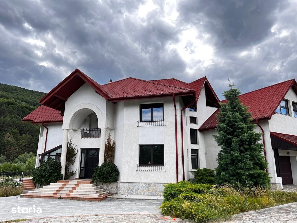 Vilă Cu Destinație Rezidențială Sau Turistică (Pensiune), Piatra Neamț - imagine 1