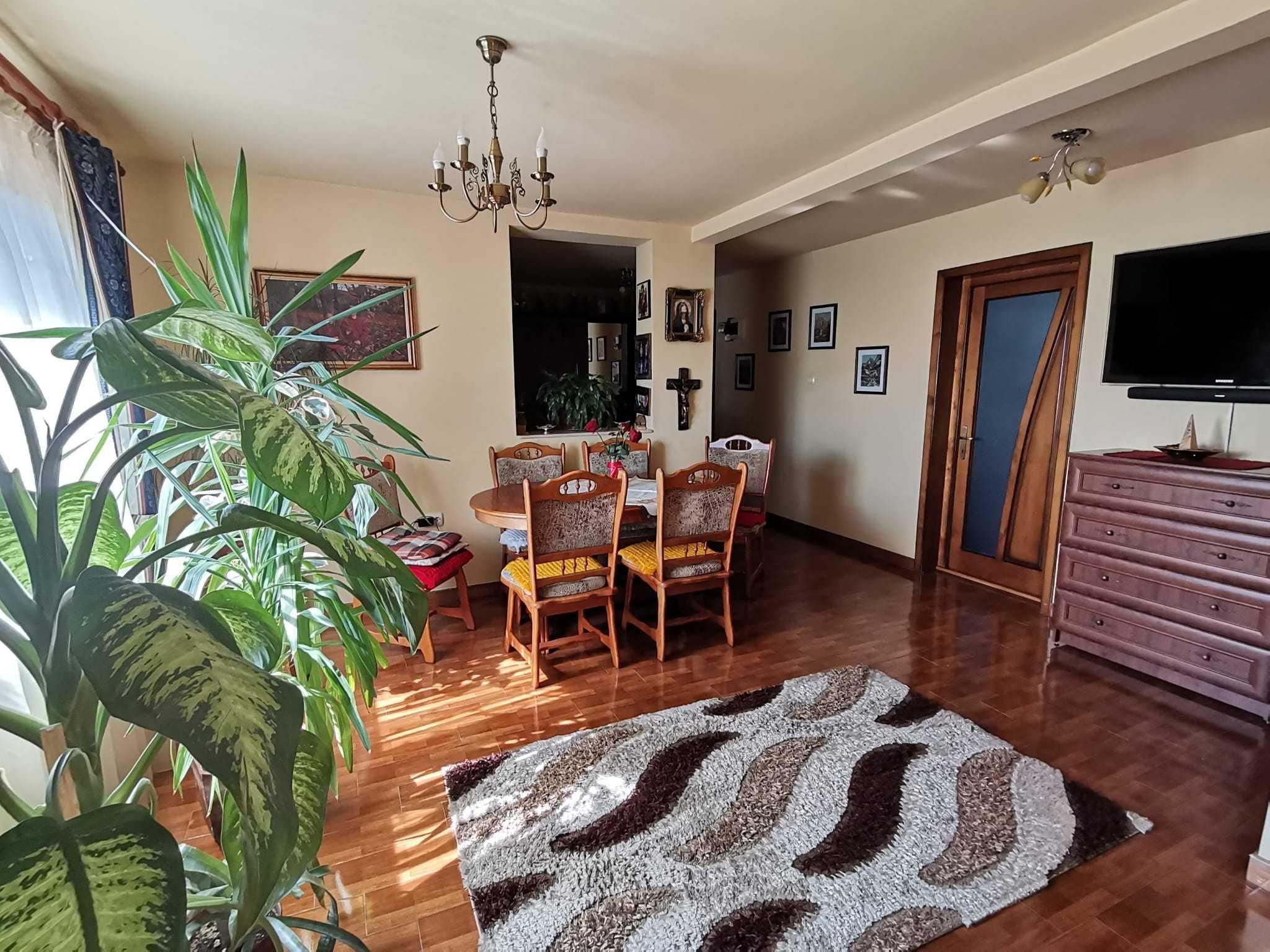 Vand apartament cu 4 camere, strada Imparatul Traian, aproape de Policlinica - imagine 1