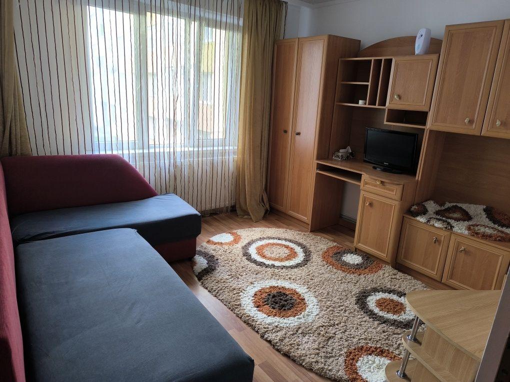 Închiriez garsonieră