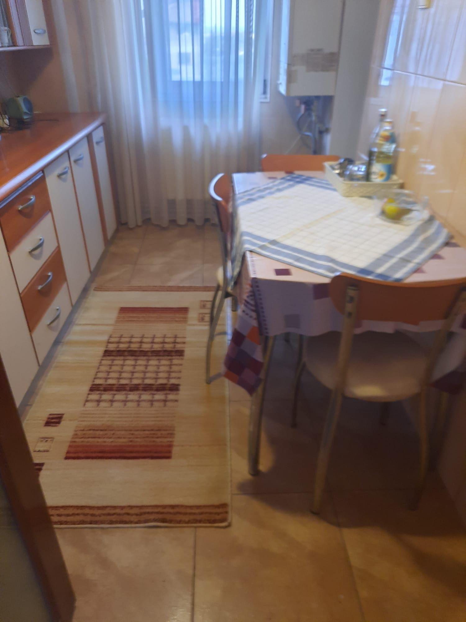 Închiriere apartament 3 camere - imagine 1