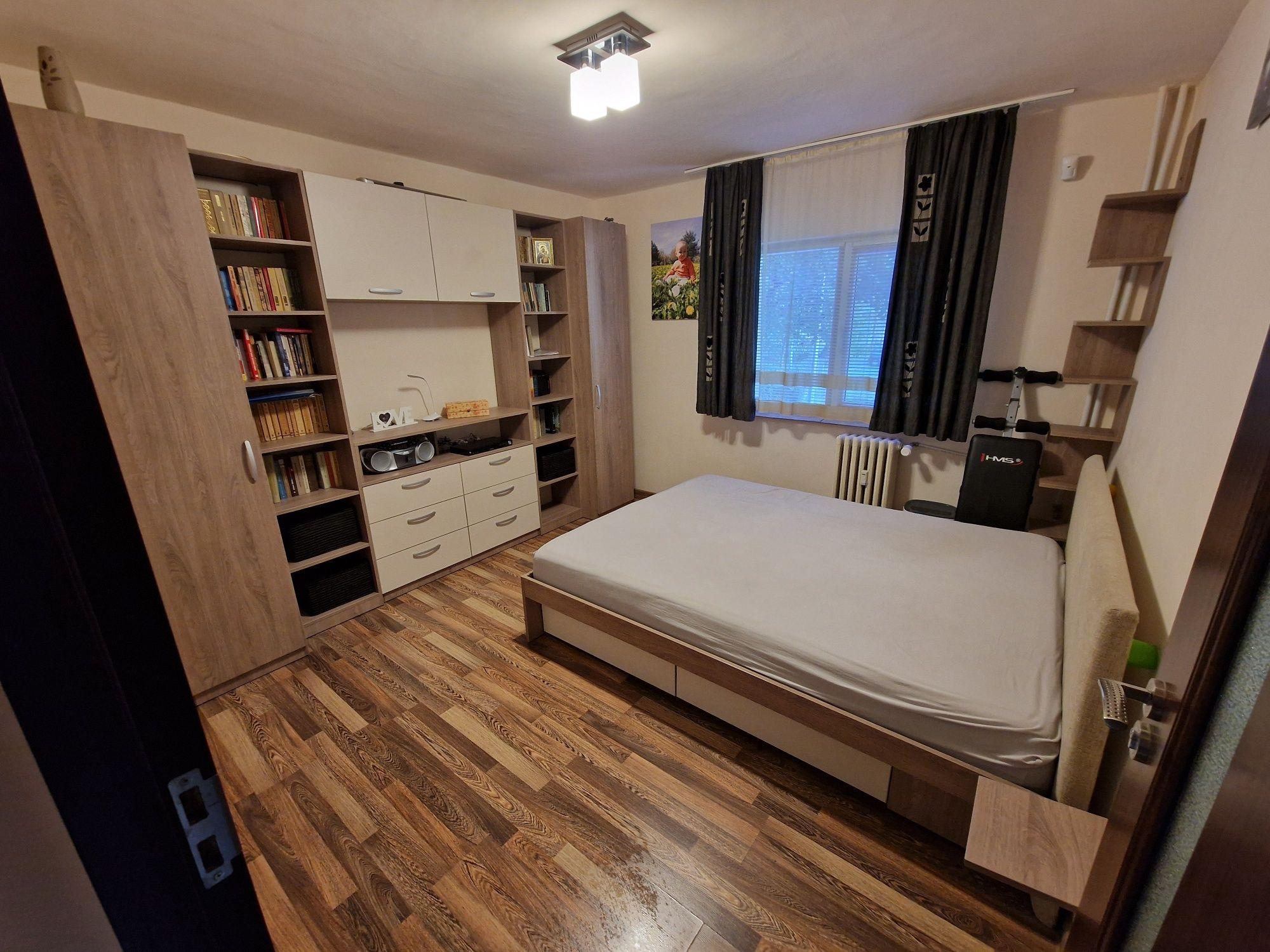 Chirie apartament PB