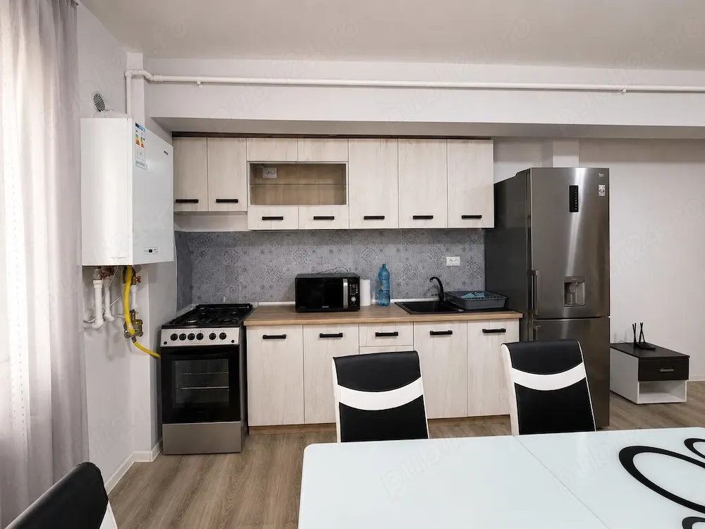 Vând apartament modern cu 2 camere, situat în Baciu, zona Regal - imagine 1