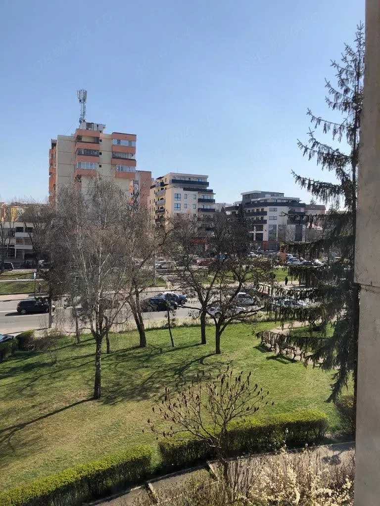 Inchiriez apartament