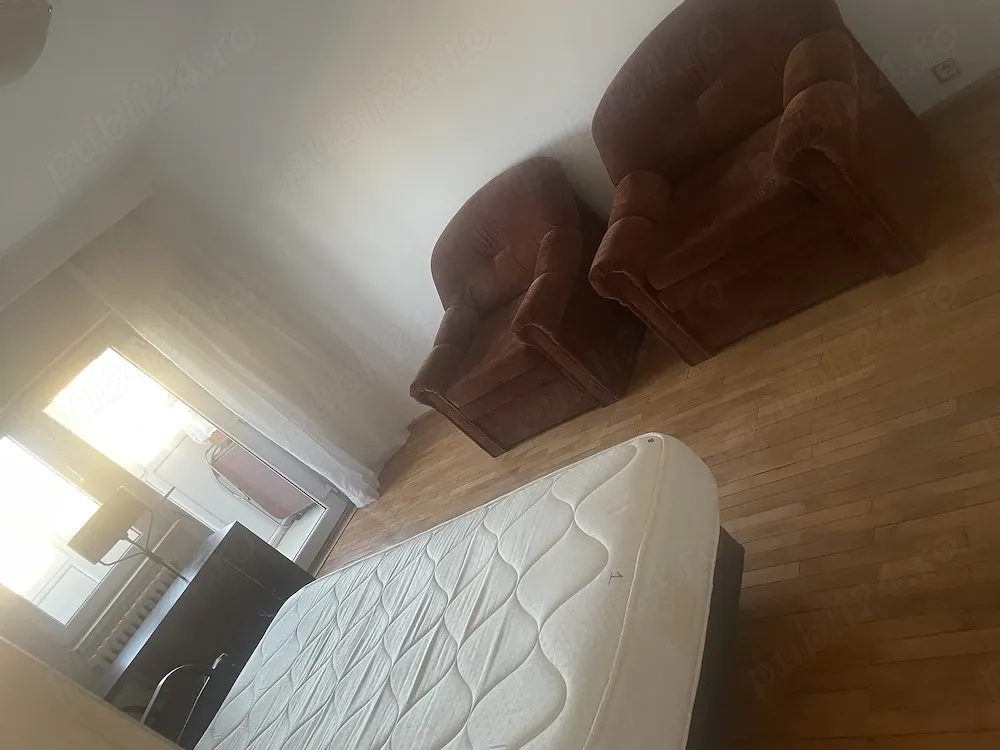 Dau în chirie apartament