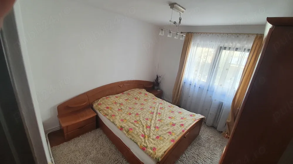 Închiriez apartament 4 camere !!! - imagine 1
