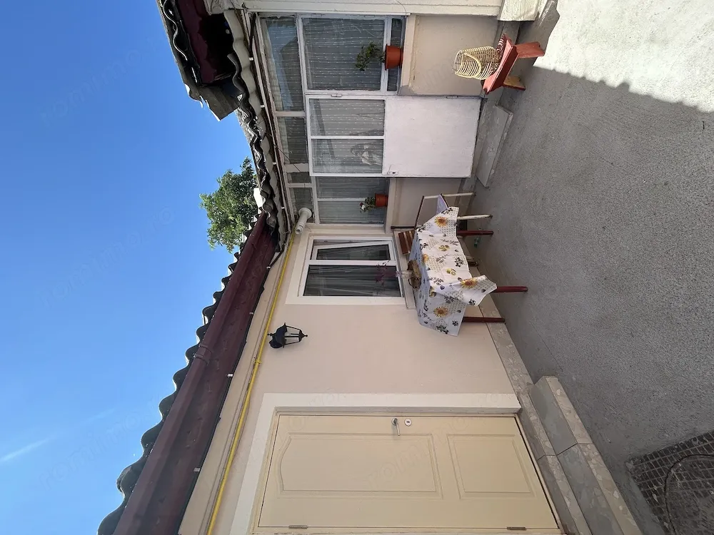 Vând casă cu 3 camere în cartierul Palas, Constanța - imagine 1