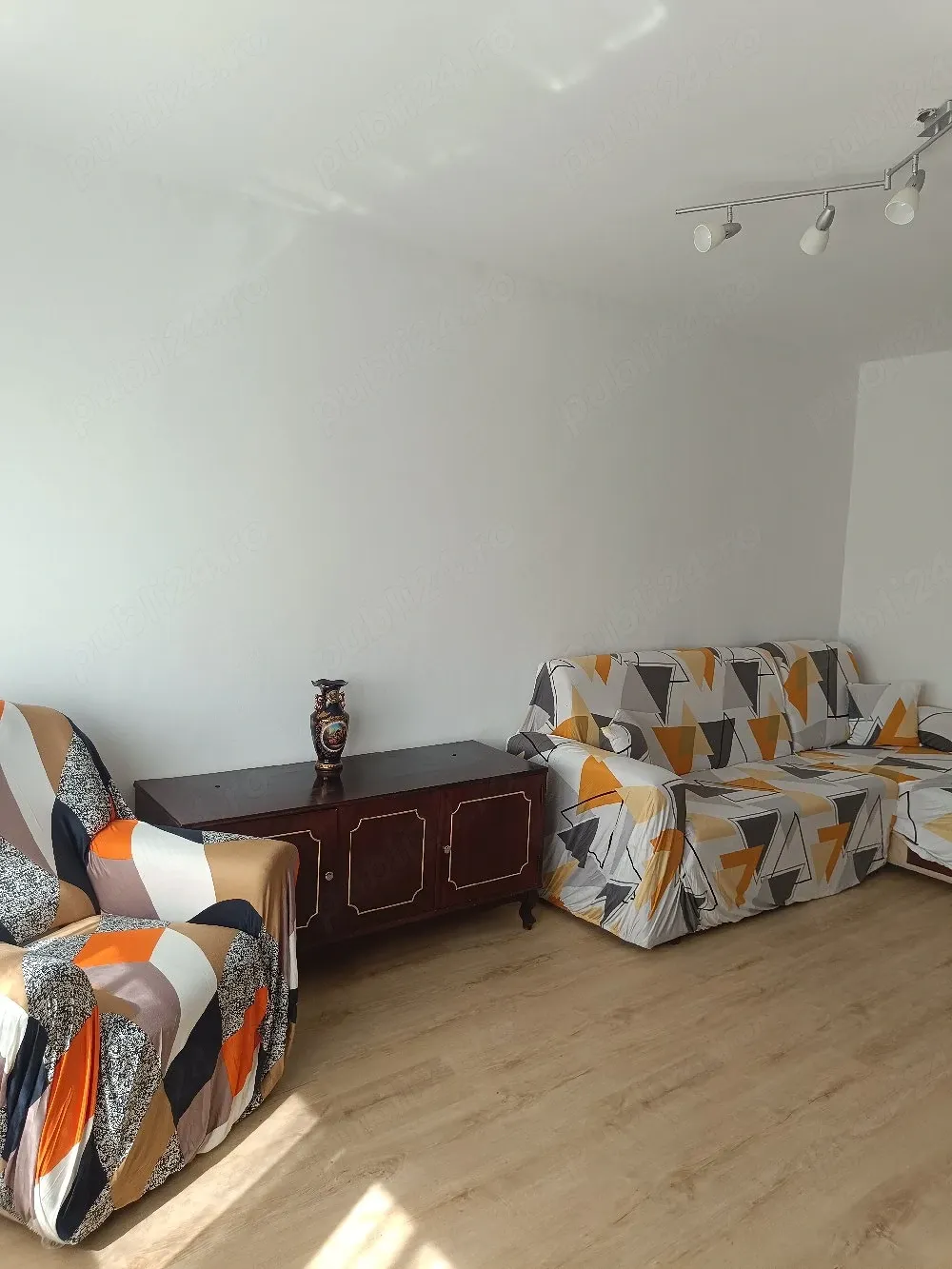 închiriez apartament 2 camere, etaj3 4, - imagine 1