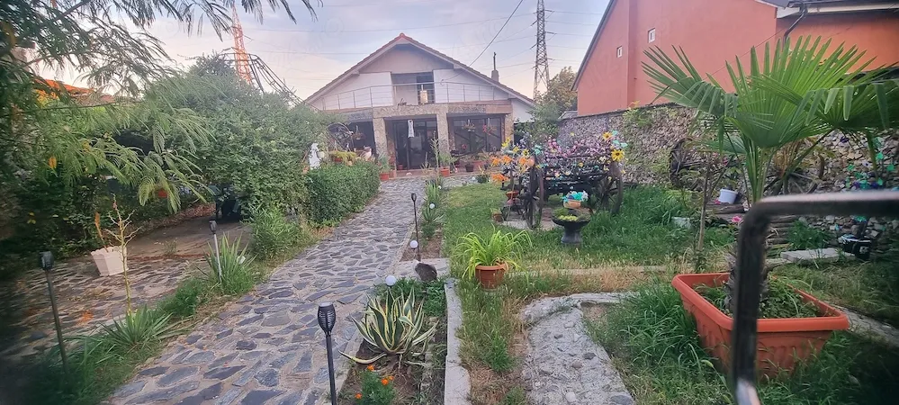 Casa cu mansarda - imagine 1