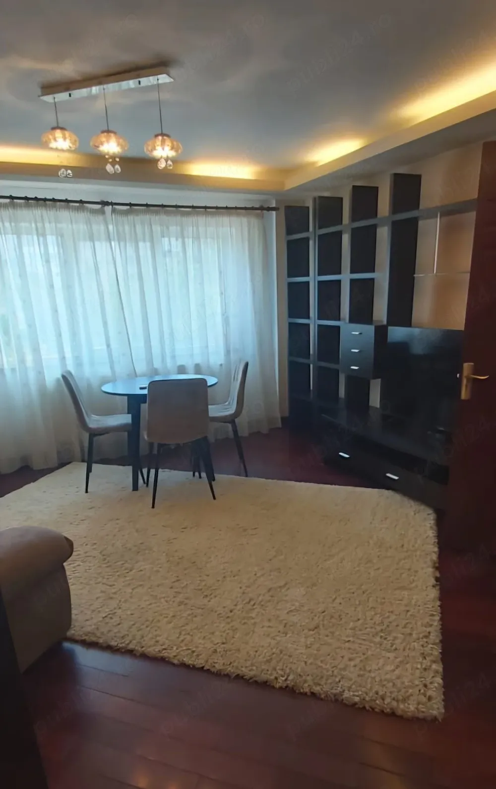 Apartament de inchiriat 3 camere 2 băi zona biserica Sf.Apostol Andrei - imagine 1