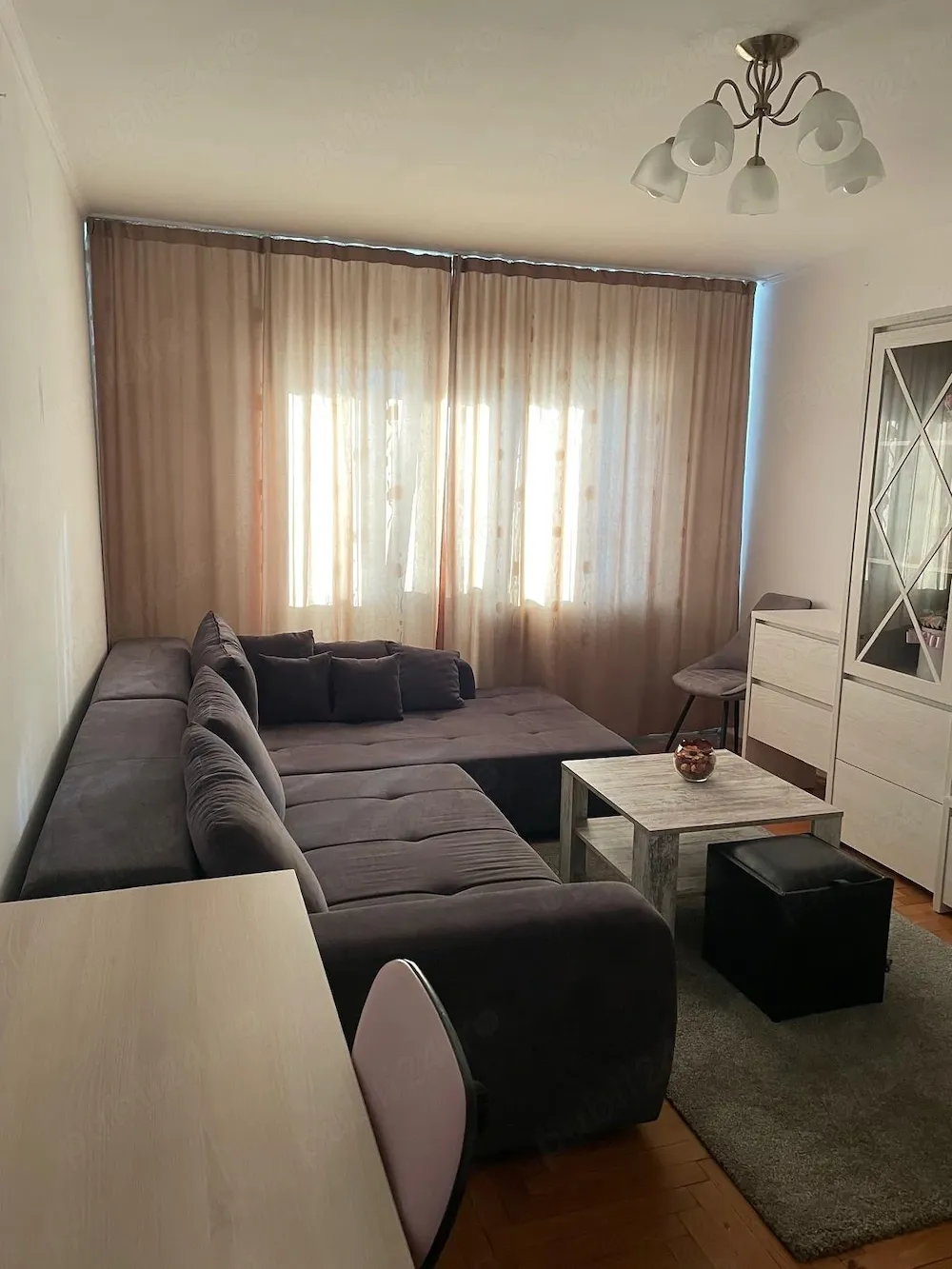 Inchiriez apartament - 3 camere - imagine 1