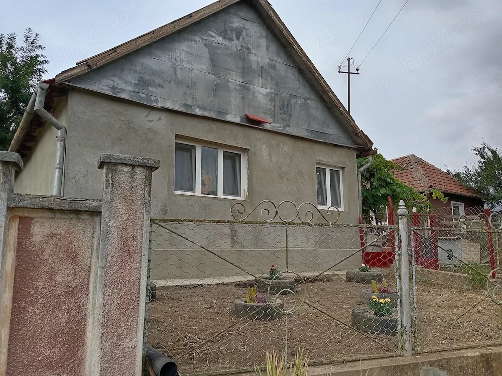 Casă de vânzare în Uileacul de munte la 12 km de Oradea Terenul 2685mp - imagine 1