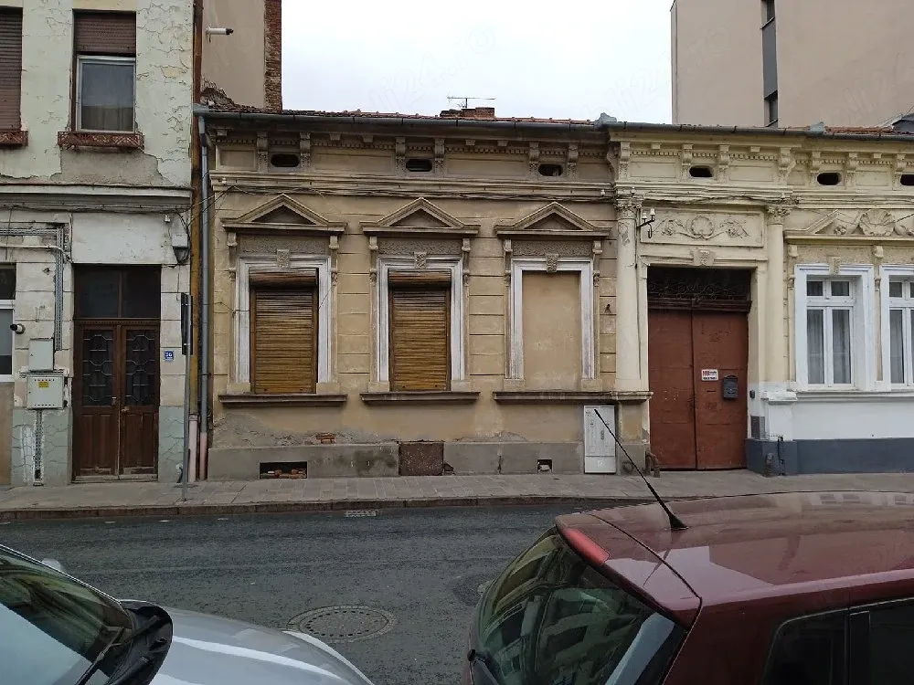 casa de vanzare  de restaurat zona centrala - imagine 1