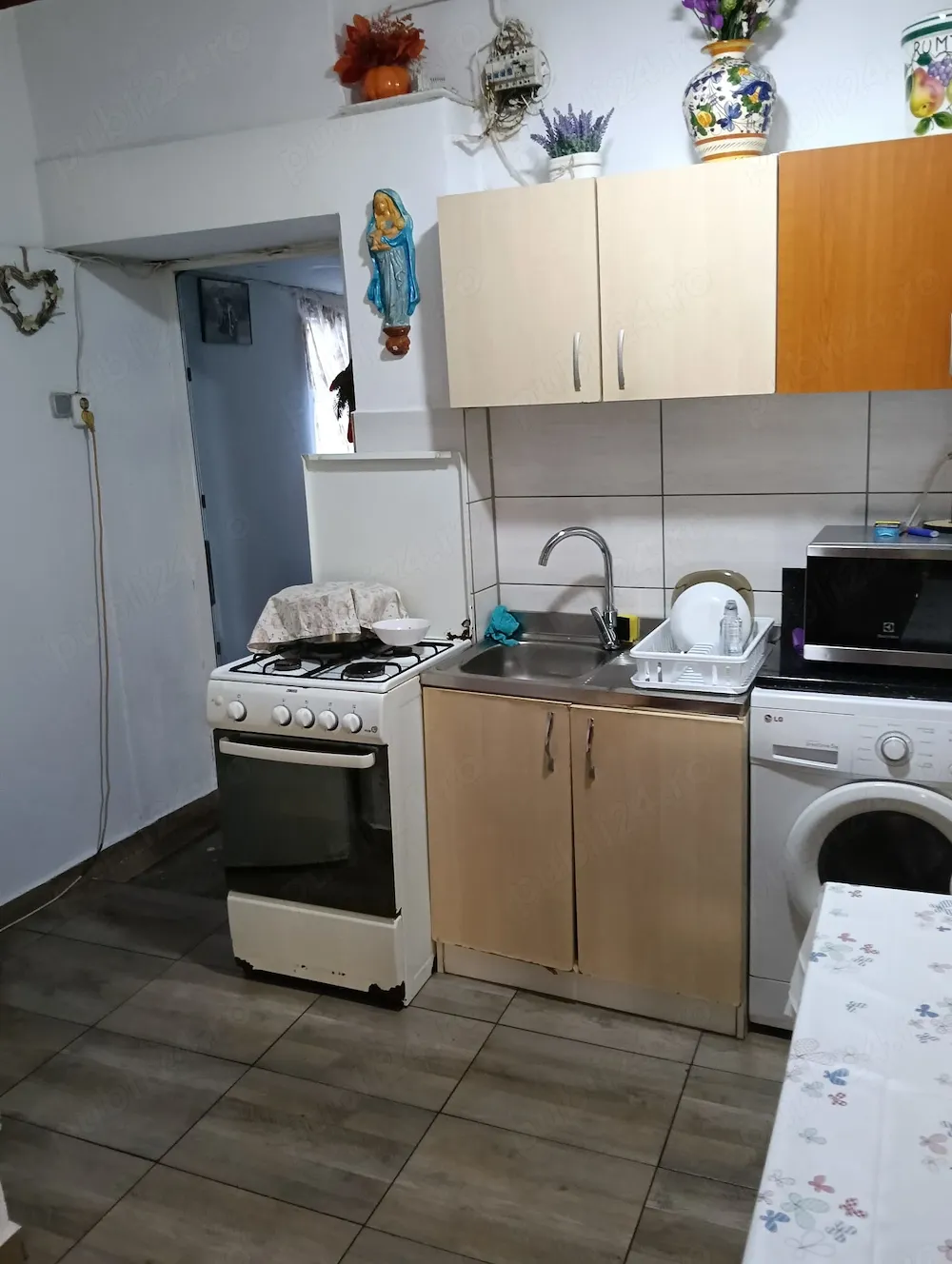 Vand apartament la casa - imagine 1