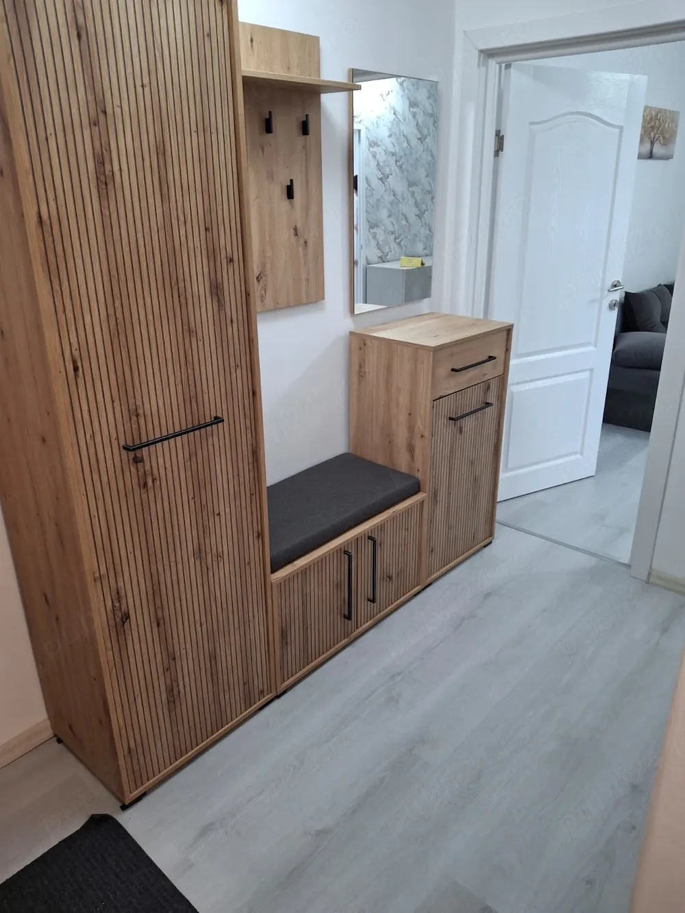 Închiriez apartament 2 camere zona Vest - imagine 1