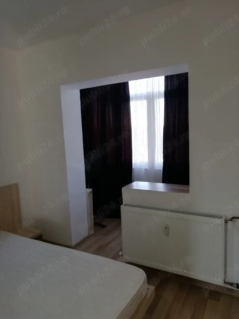 închiriez apartament cu trei camere în zona Vest - imagine 1