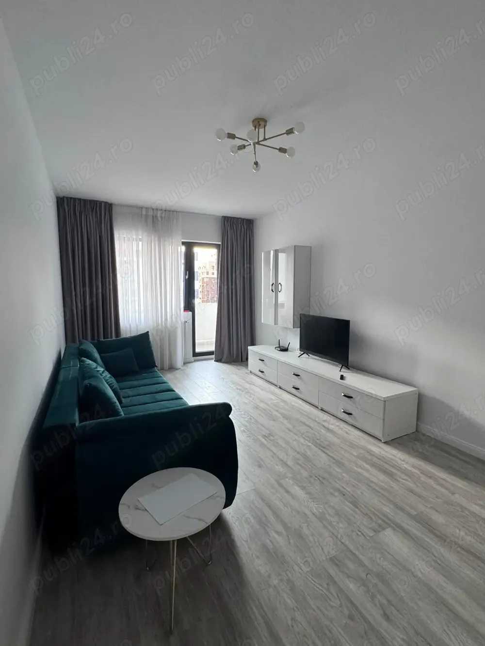 Proprietar inchiriez apartament 2 camere decomandat, NOU, parcare inclusa.