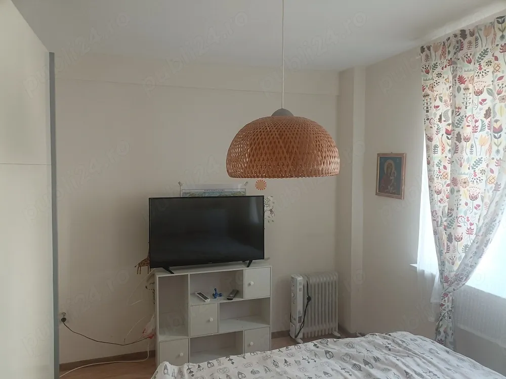 Inchiriez apartament 3 camere langa metrou 1 Mai
