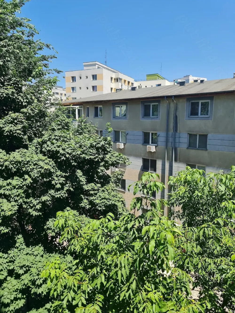AP. 3 CAM. DEC. cu Centrala Proprie construit in 1984 zona Bd. Chisinau