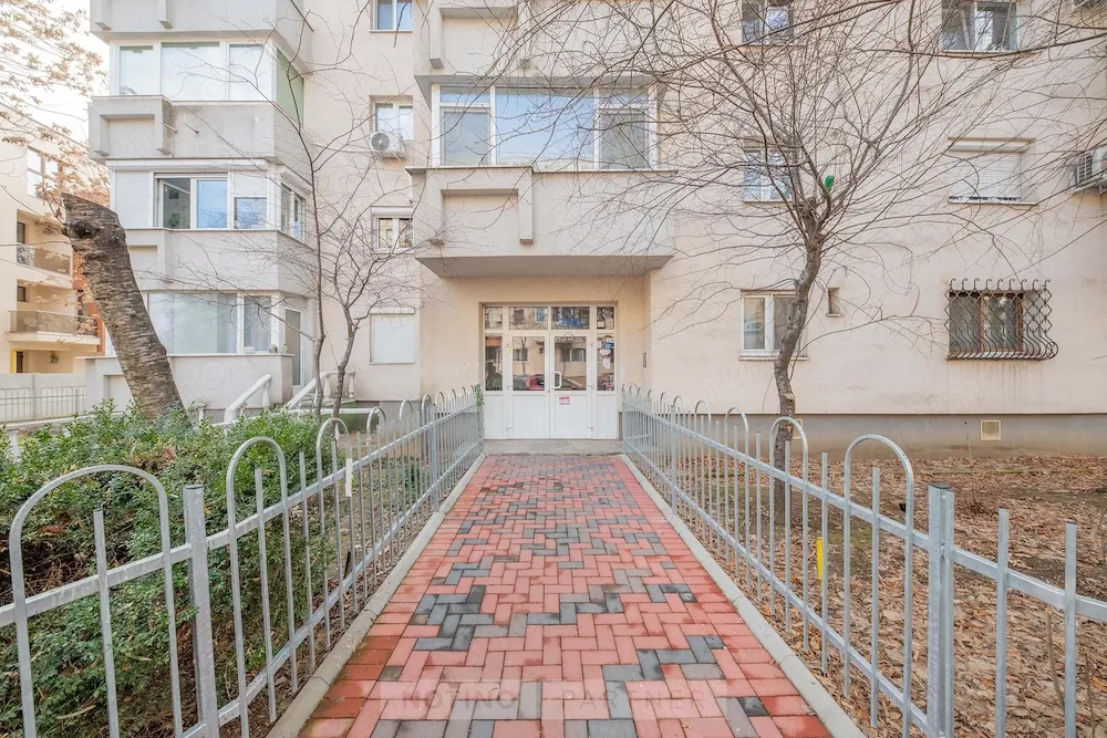 Spatiu comercial(apartament 4 camere) - imagine 1