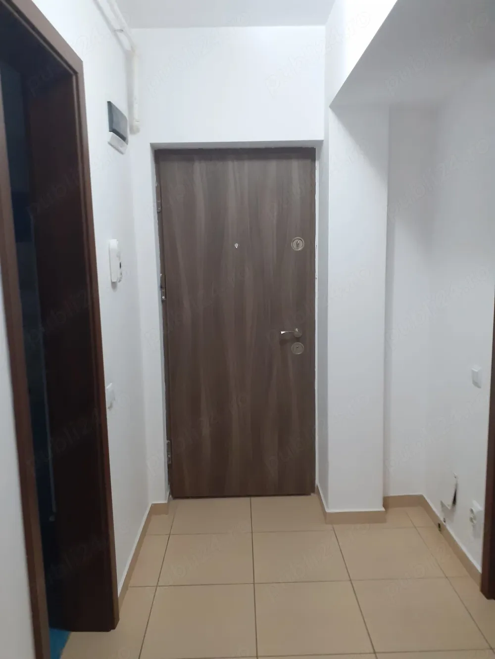 Închiriez Garsoniera în sectorul 4 - imagine 1