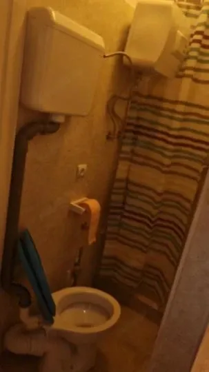 Inchiriez Garsoniera la casa zona Tineretului (incalzire cu soba pe gaze si boiler electric) - imagine 1